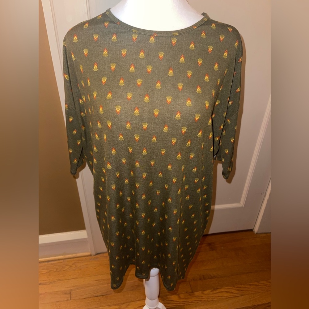 BNWT XXS Lularoe Irma Top
